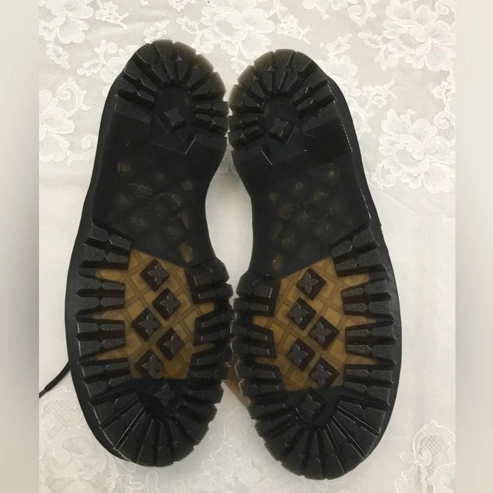 Dr. Martens Tan Leather Interior - Picture 2 of 10